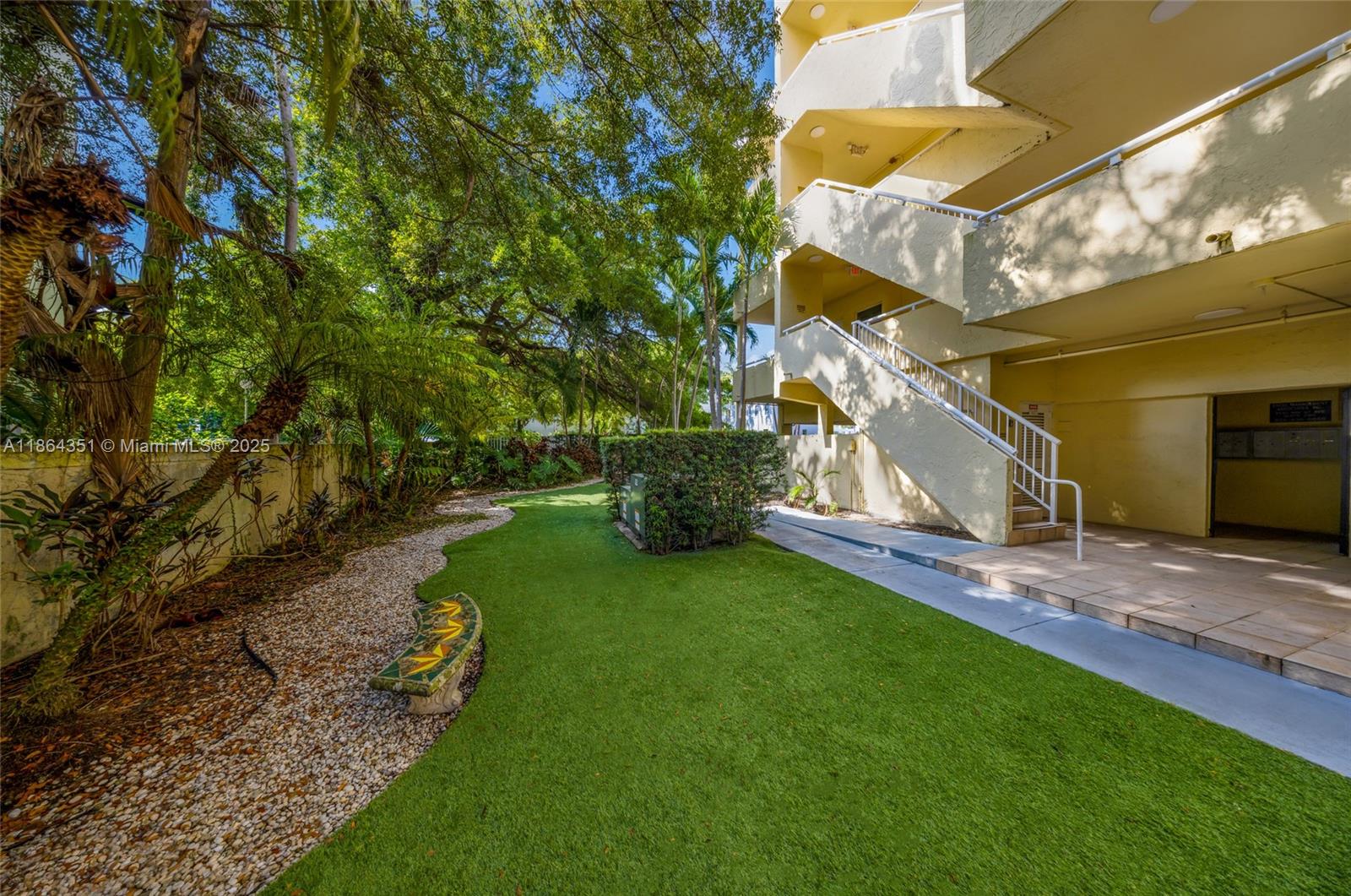 FAIRGLADE MANOR - Residential