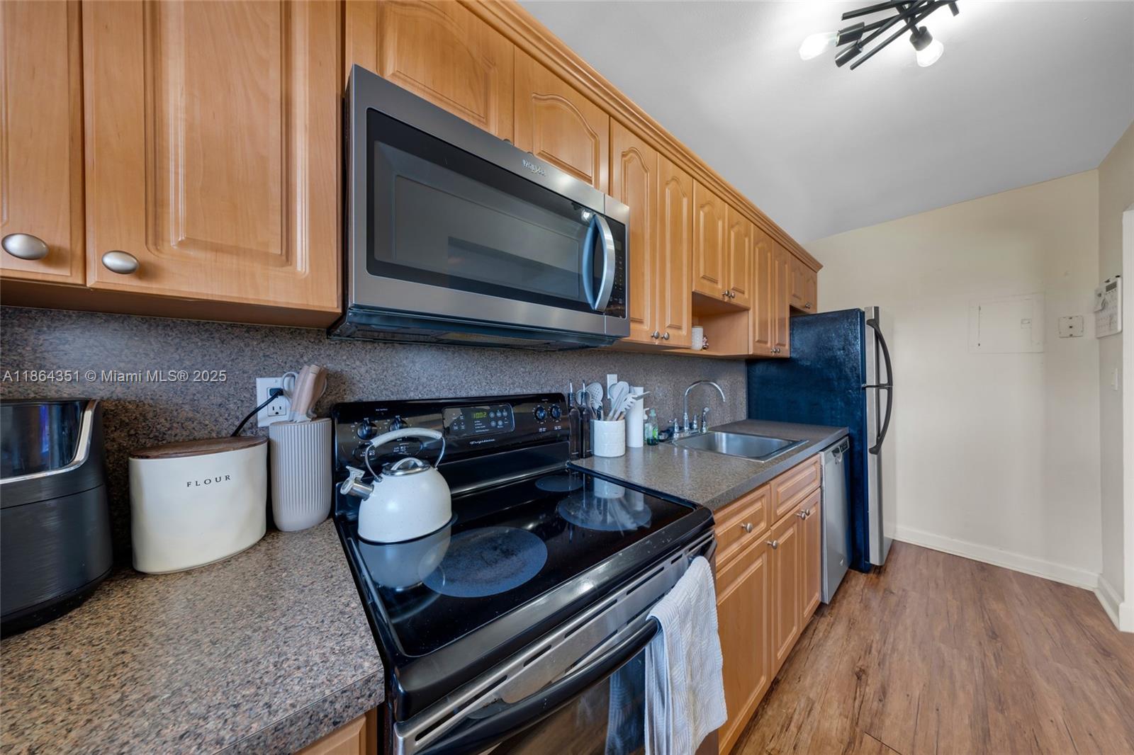 FAIRGLADE MANOR - Residential