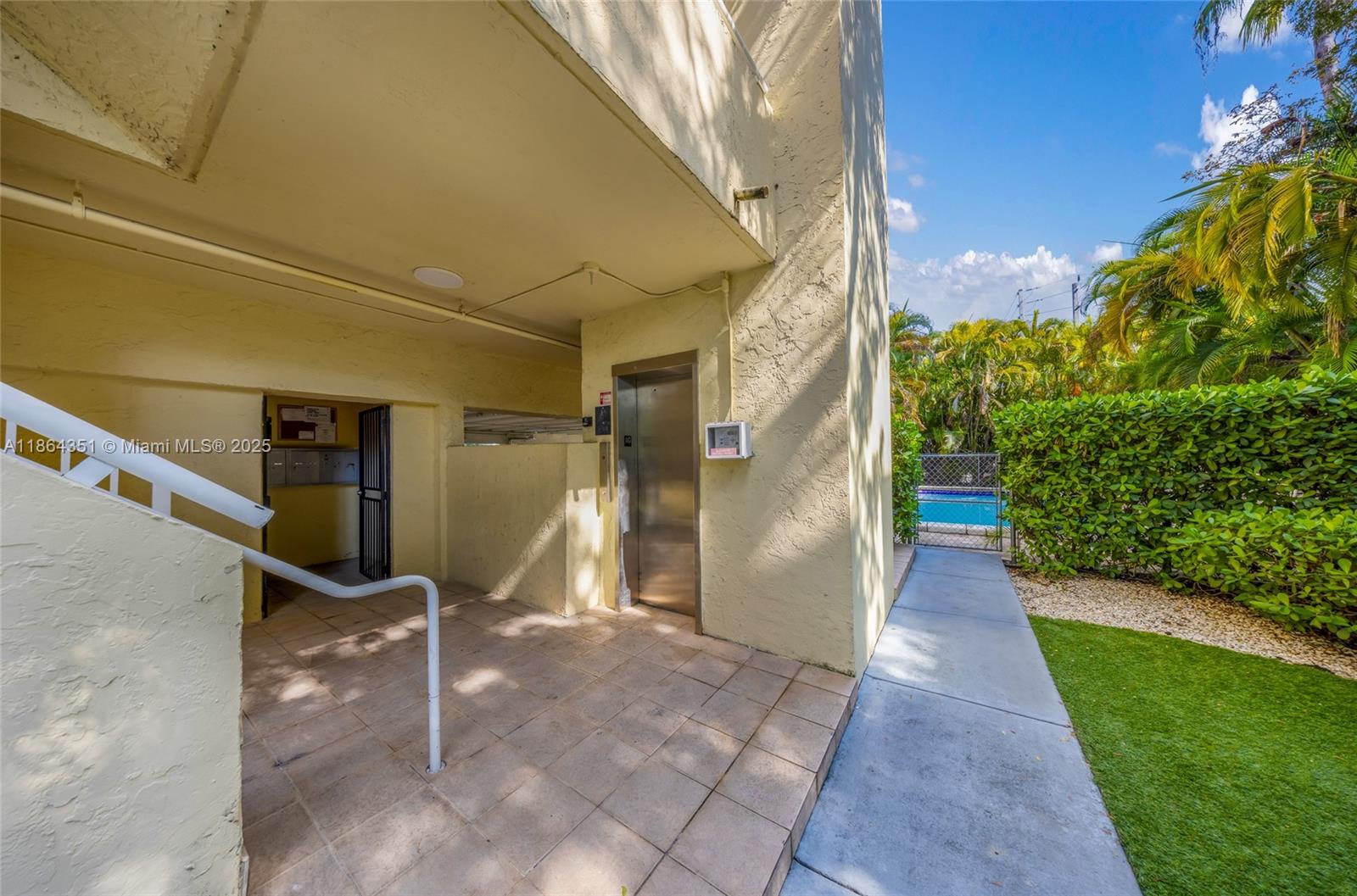 FAIRGLADE MANOR - Residential