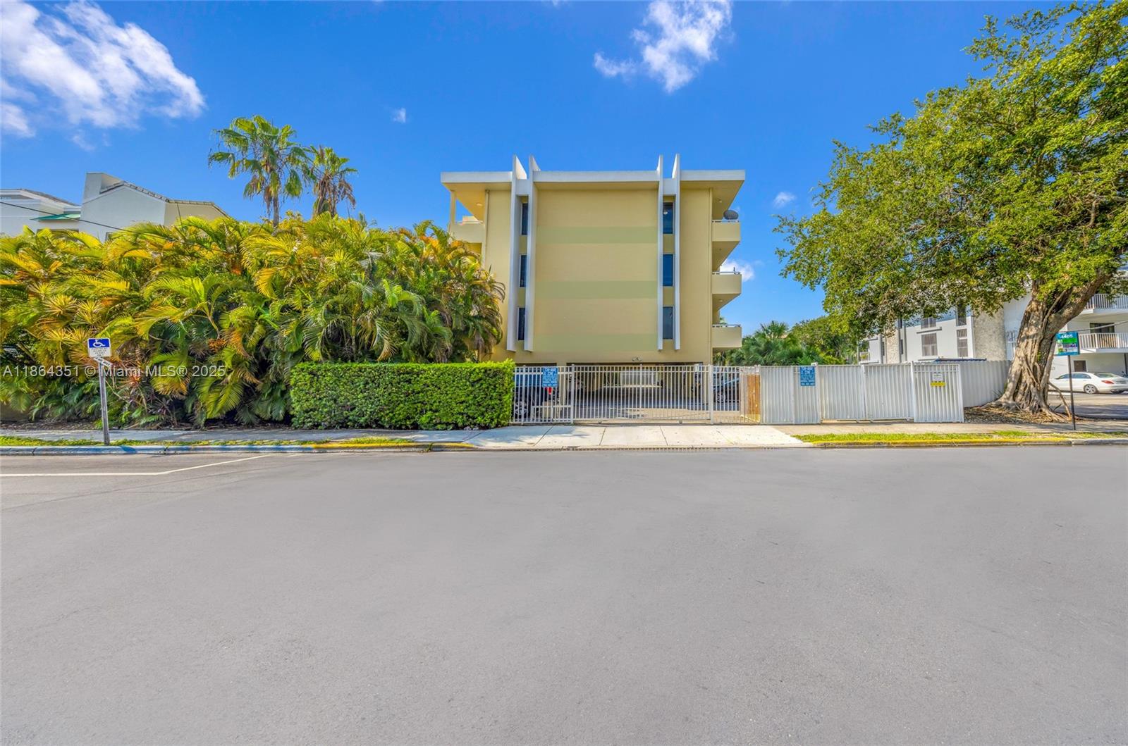 FAIRGLADE MANOR - Residential