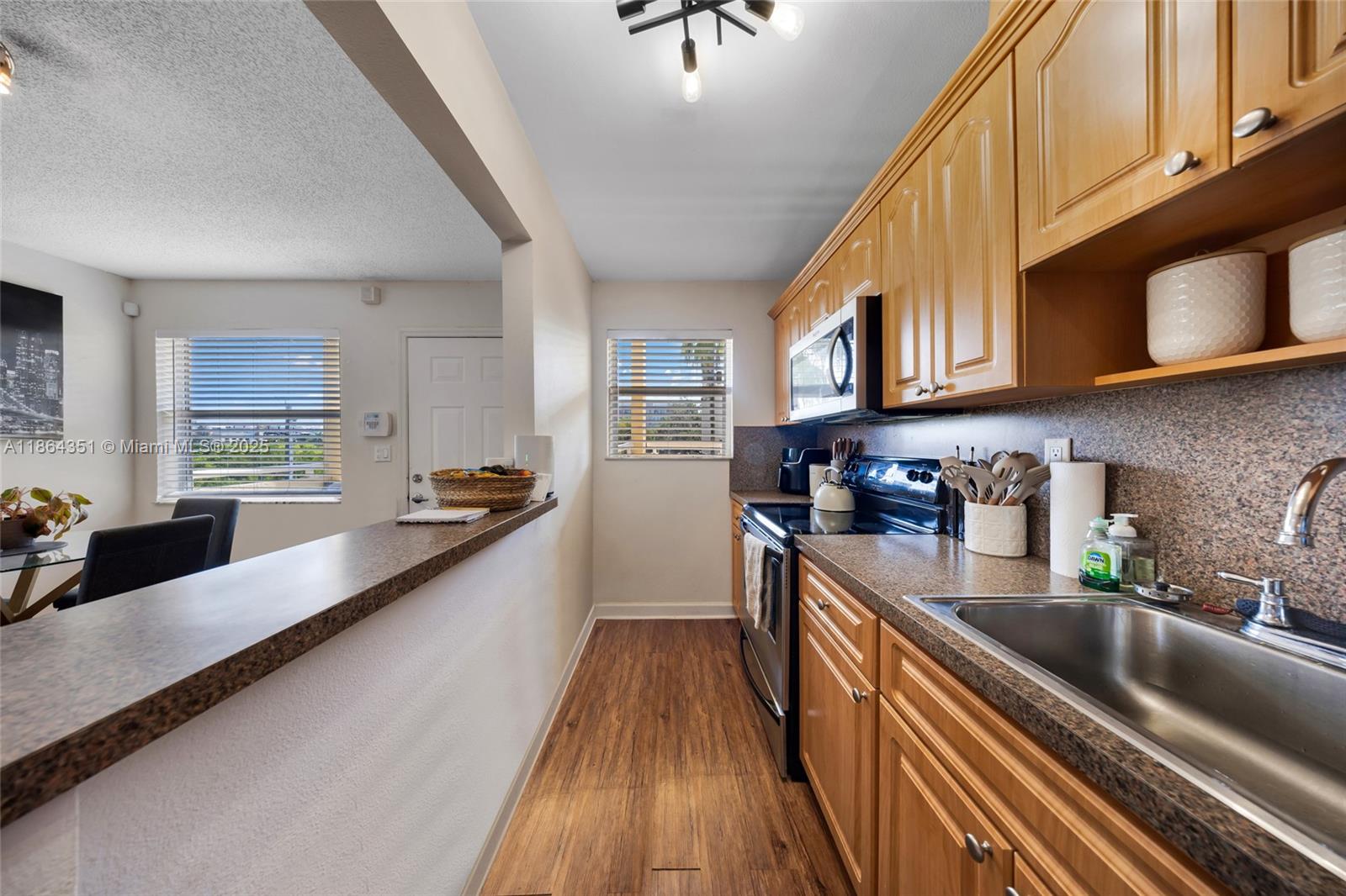 FAIRGLADE MANOR - Residential