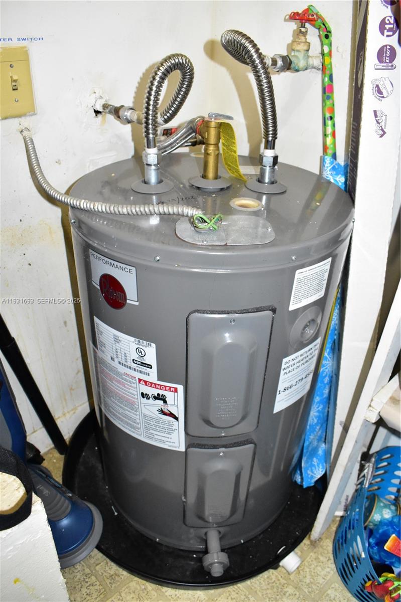 SUNRISE LAKES 113 CONDO - Residential