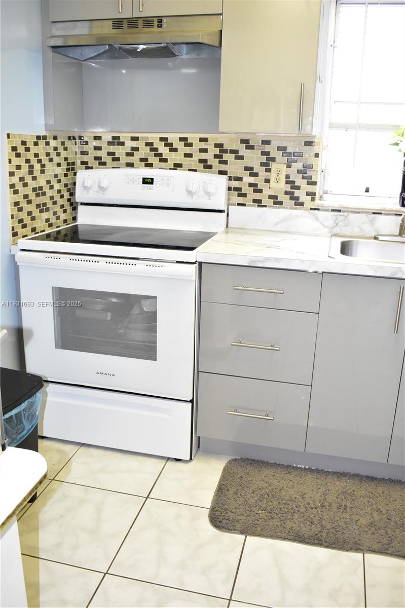 SUNRISE LAKES 113 CONDO - Residential