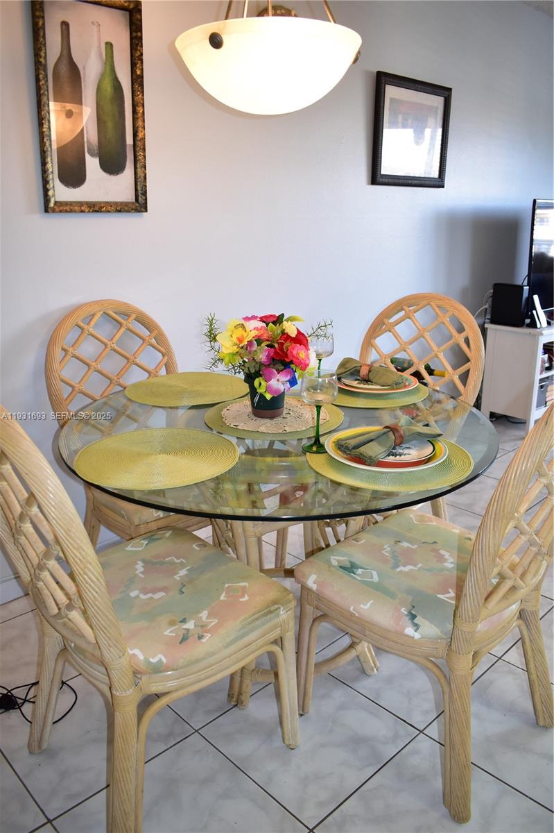 SUNRISE LAKES 113 CONDO - Residential