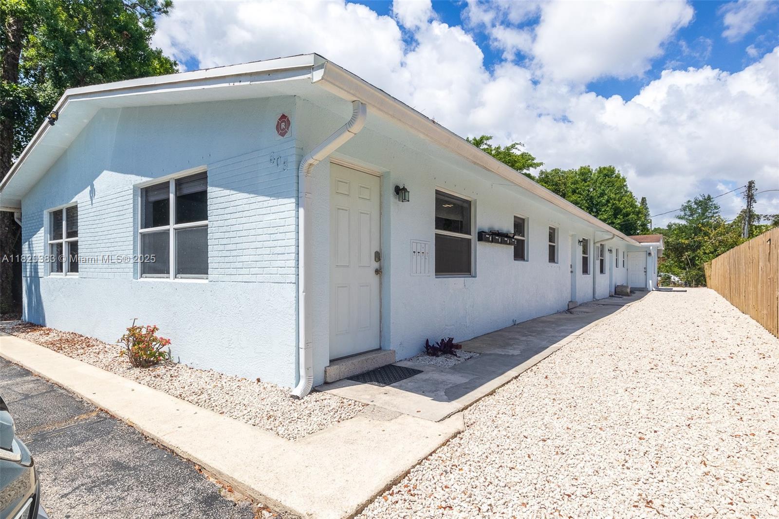 605 SW 14th Ter