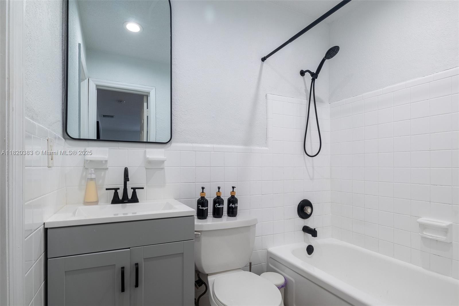 605 SW 14th Ter
