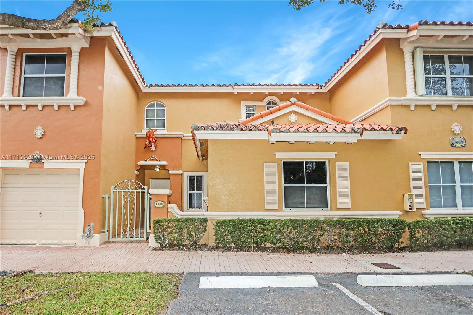 8451 Nw 138th St 2303, Miami Lakes, Miami-Dade County, Florida - 3 Bedrooms  
3 Bathrooms - 