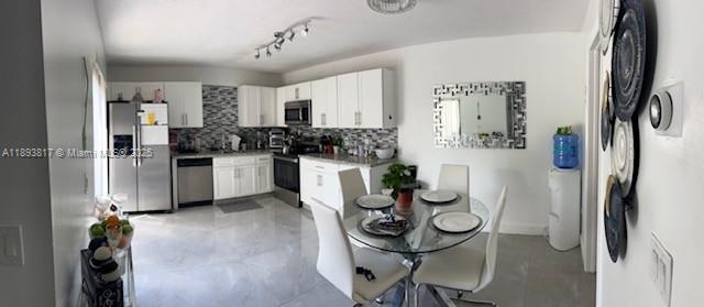 WATERSIDE ESTATES - Residential Lease
