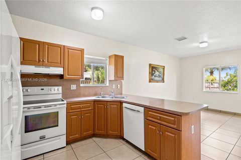 Tiny photo for 716 SE 12th Ter, Homestead, FL 33033 (MLS # A12026229)