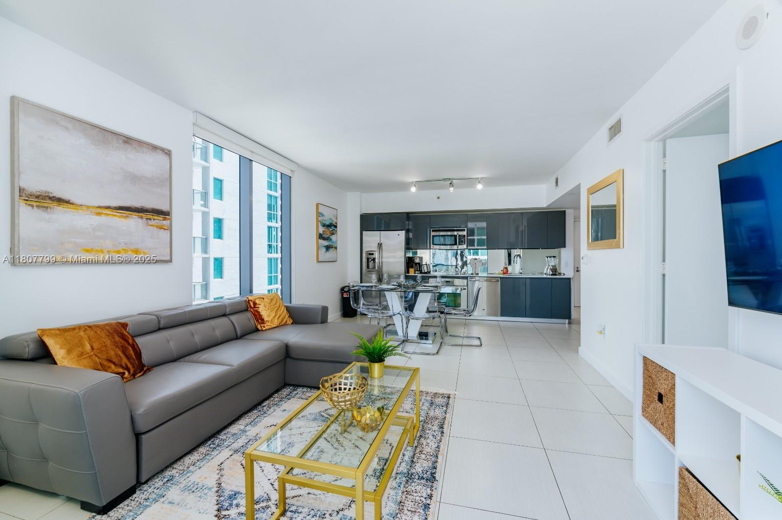 31 SE 6th St 2408