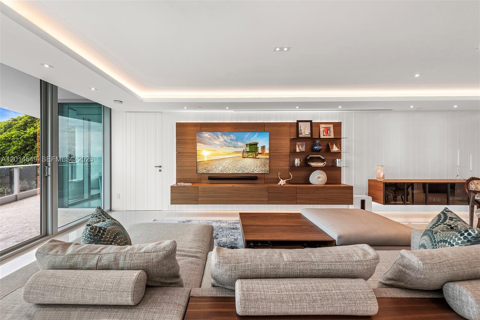 GROVENOR HOUSE CONDO - Residential Lease