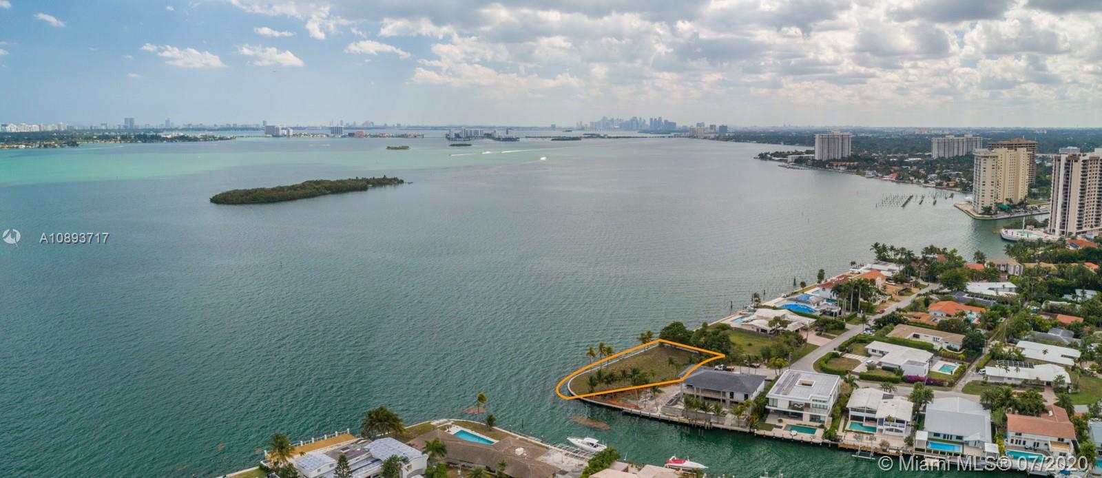 Sans Souci Estates' premier corner waterfront lot is now available for purchase. The corner lot measures nearly half an acre at 18,807 square feet. The endless water views and privacy provided at Sans Souci Estates make this a highly sought after lot to build.
The opportunity to purchase or combine the neighboring 14,100 square foot waterfront lot at 11404 N. Bayshore Drive is also available.