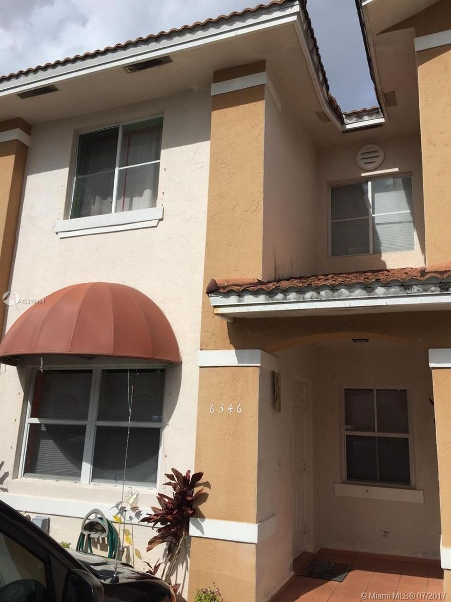 Cozy 3/2.5 townhouse located in the heart of Kendale Lakes near schools, shopping, parks, golf course and bike paths.