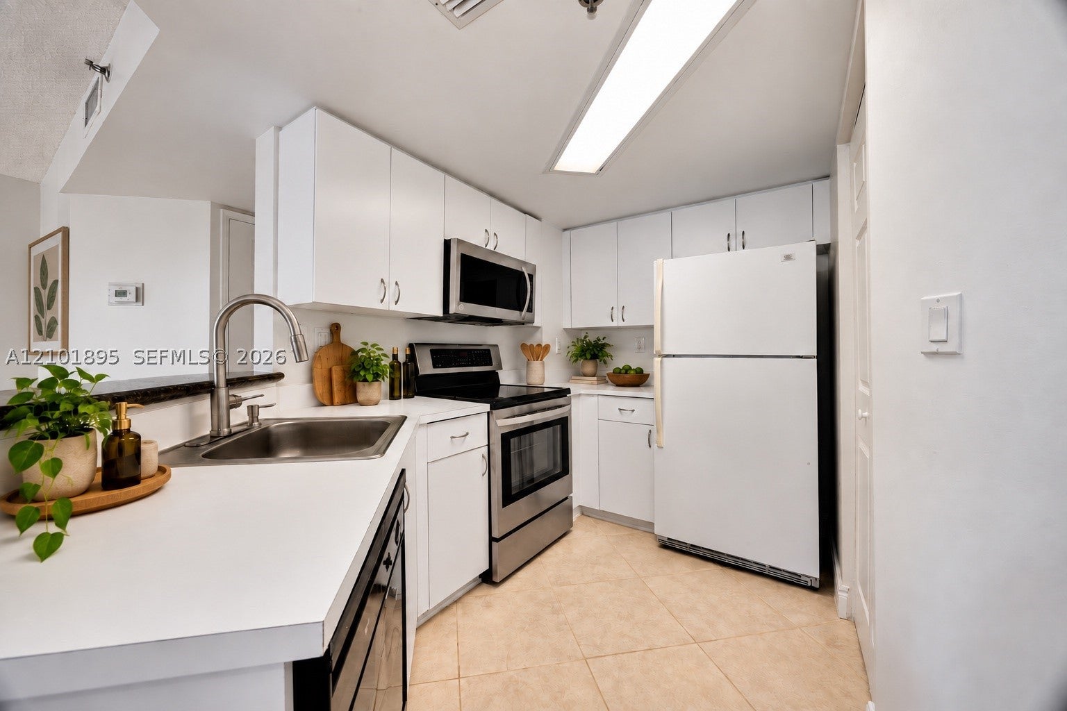 2351 Douglas Rd PH1310