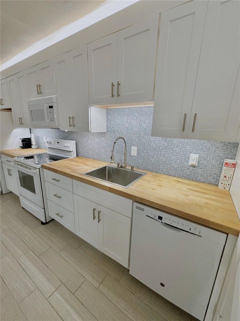 2201 NE 66th St 1301 Fort Lauderdale FL 33308