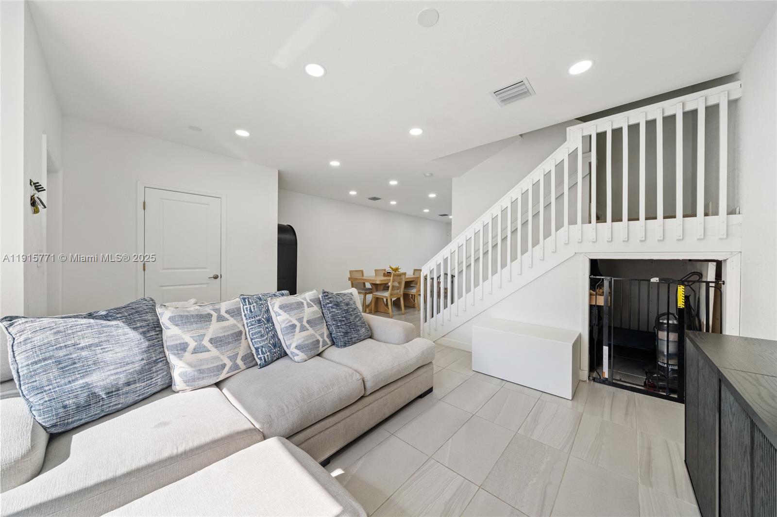 FOREST PARK VILLAS - Residential