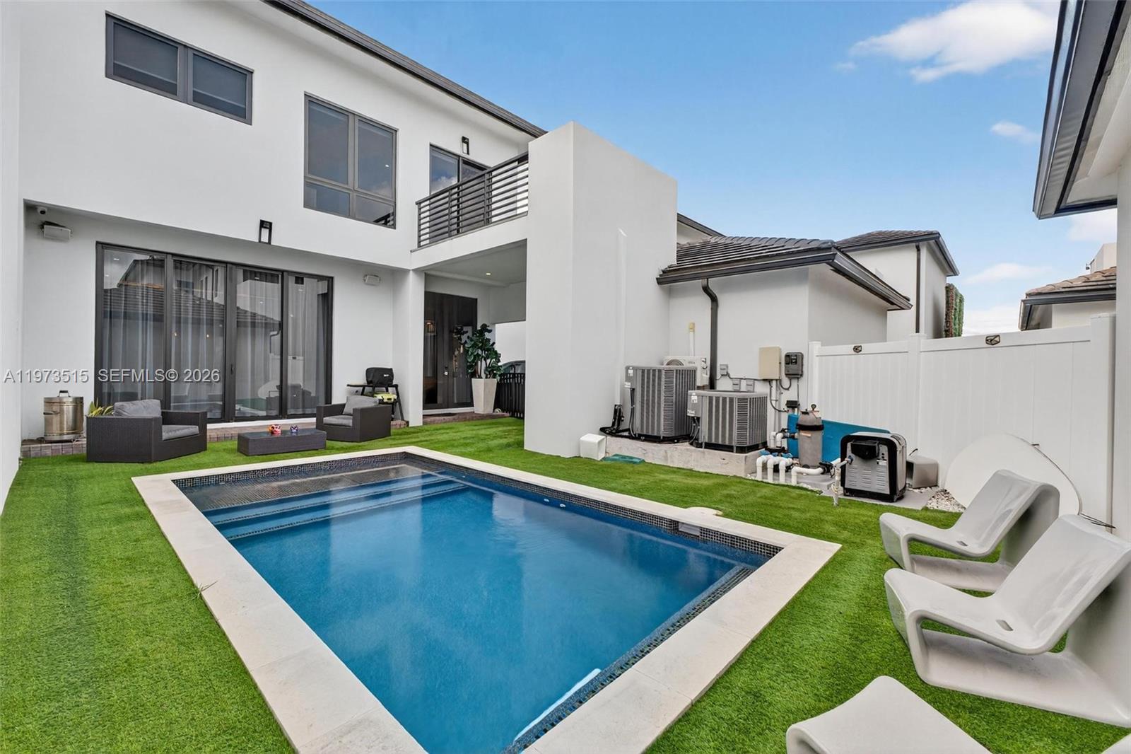 DOWNTOWN DORAL SOUTH PHAS - Residential