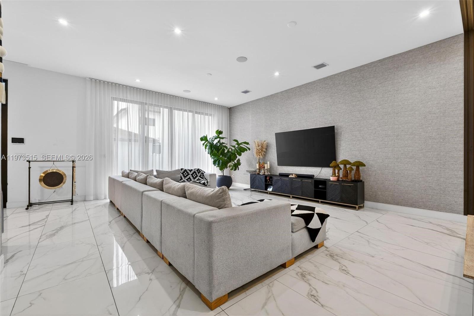 DOWNTOWN DORAL SOUTH PHAS - Residential