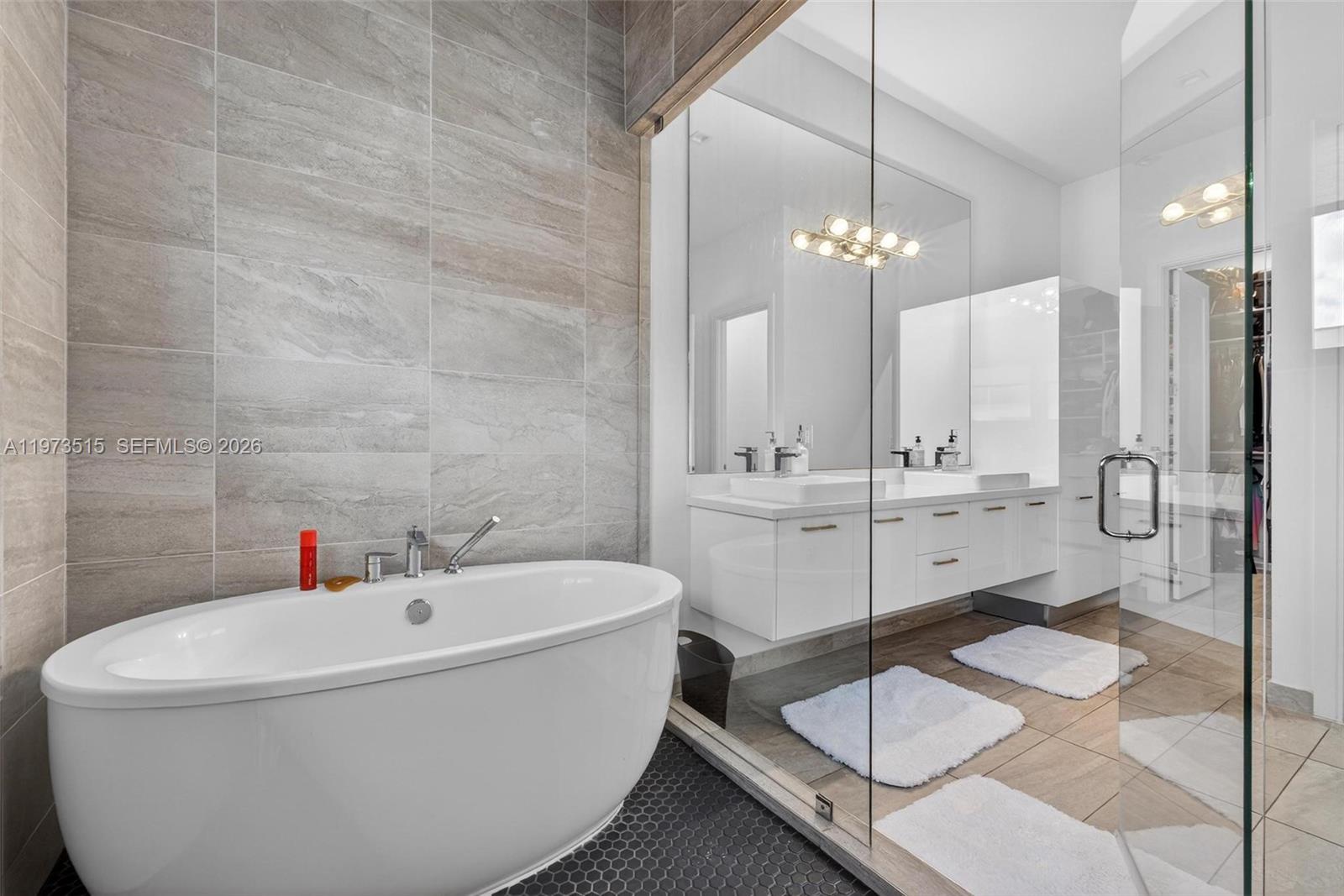 DOWNTOWN DORAL SOUTH PHAS - Residential