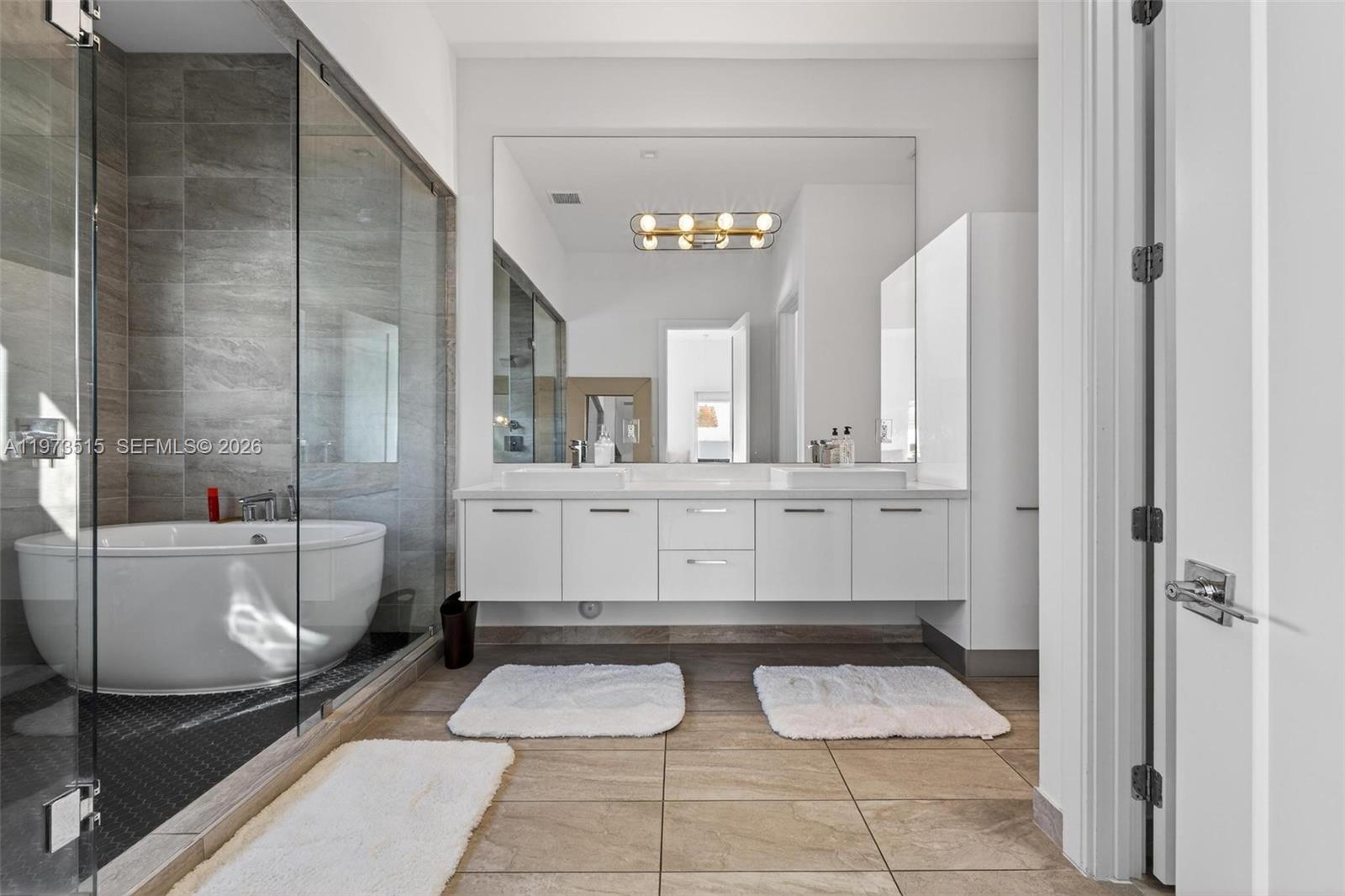 DOWNTOWN DORAL SOUTH PHAS - Residential