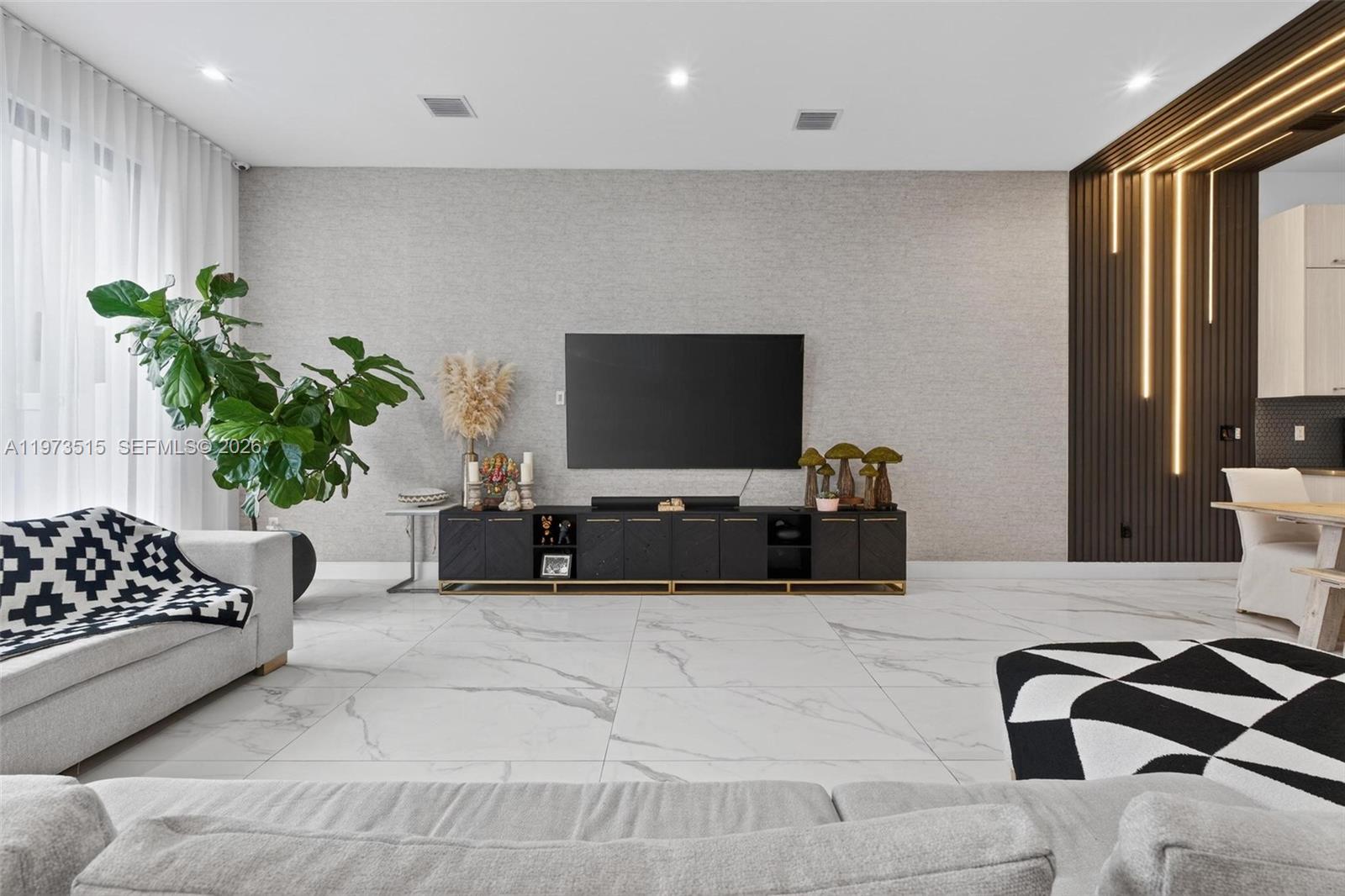 DOWNTOWN DORAL SOUTH PHAS - Residential