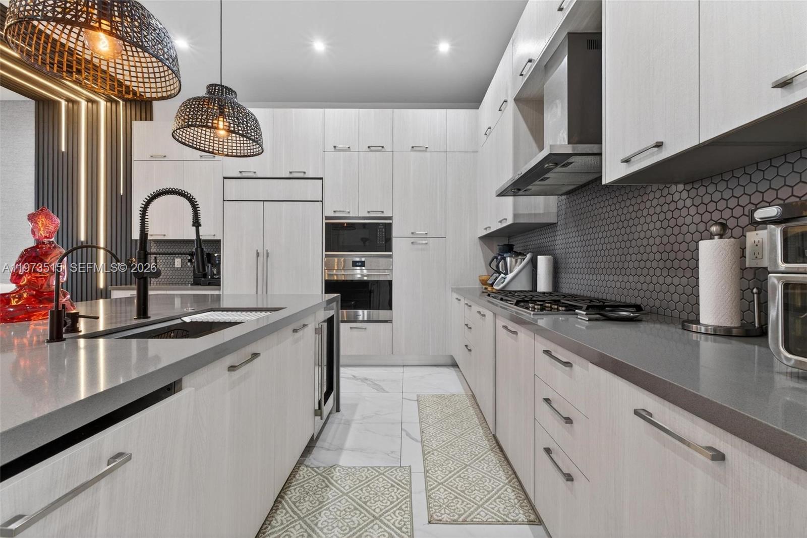 DOWNTOWN DORAL SOUTH PHAS - Residential