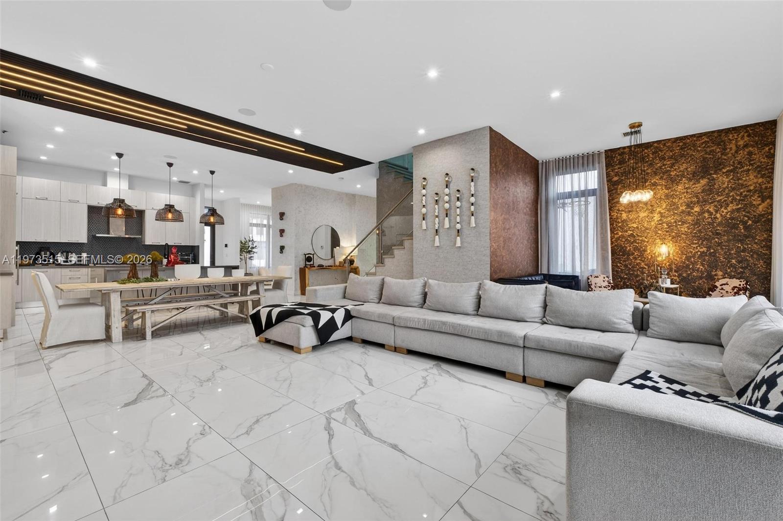 DOWNTOWN DORAL SOUTH PHAS - Residential