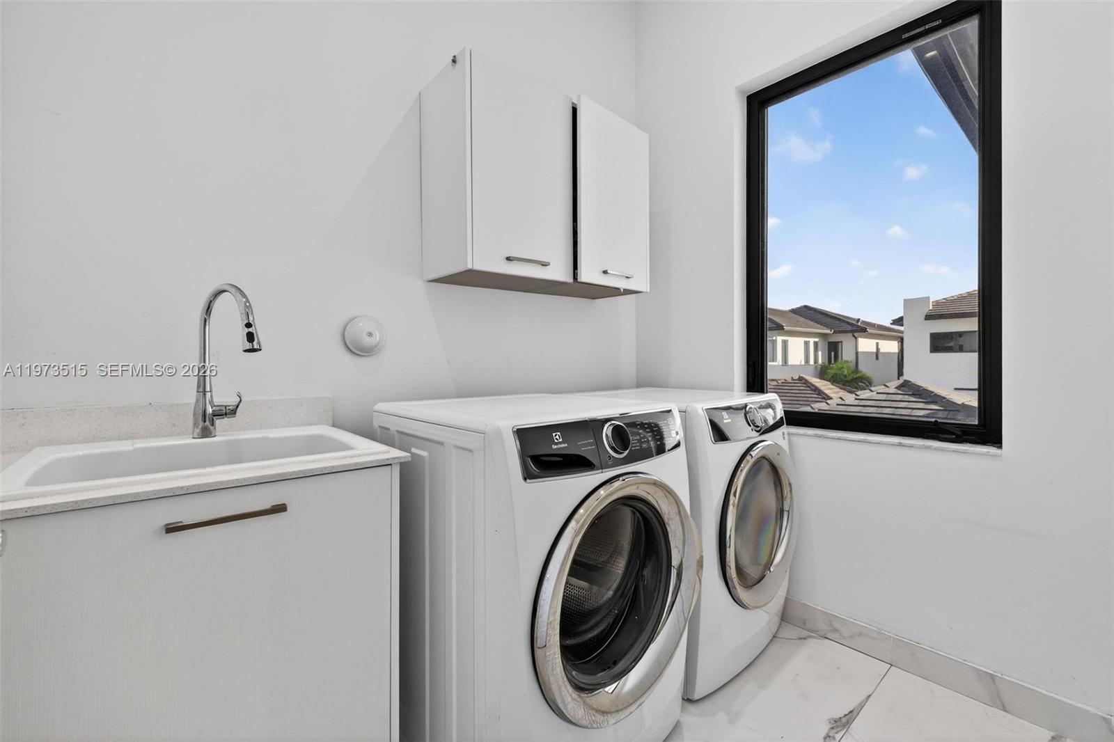 DOWNTOWN DORAL SOUTH PHAS - Residential