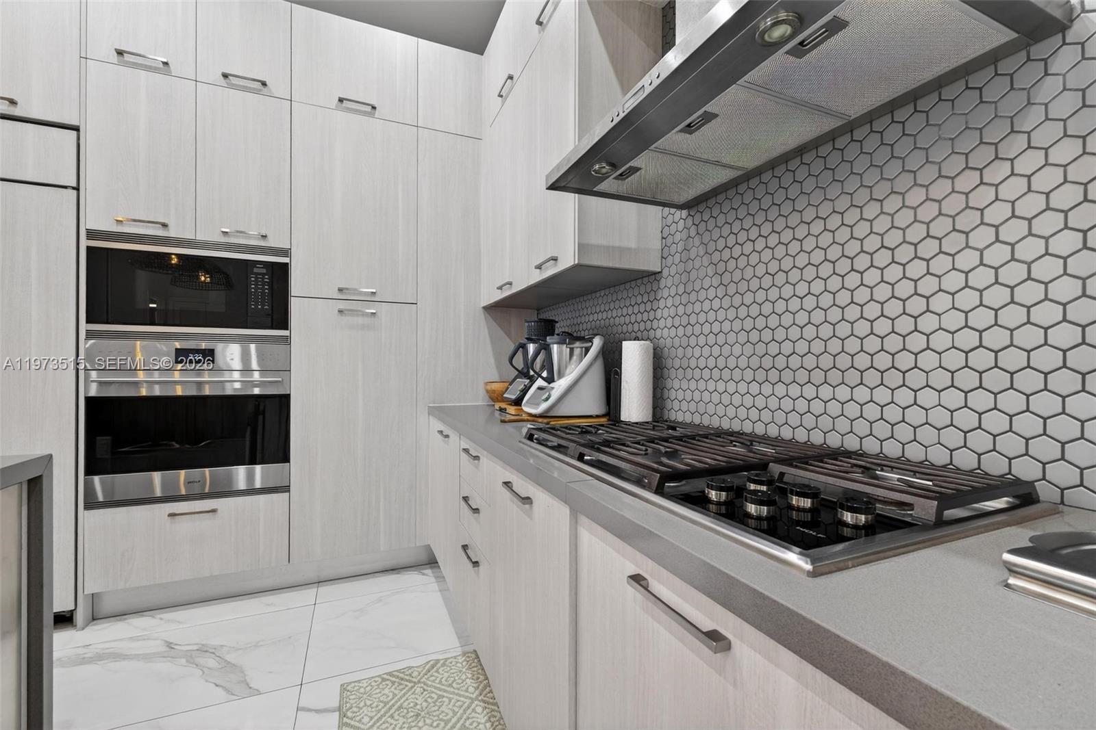 DOWNTOWN DORAL SOUTH PHAS - Residential