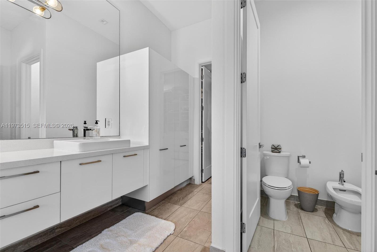 DOWNTOWN DORAL SOUTH PHAS - Residential