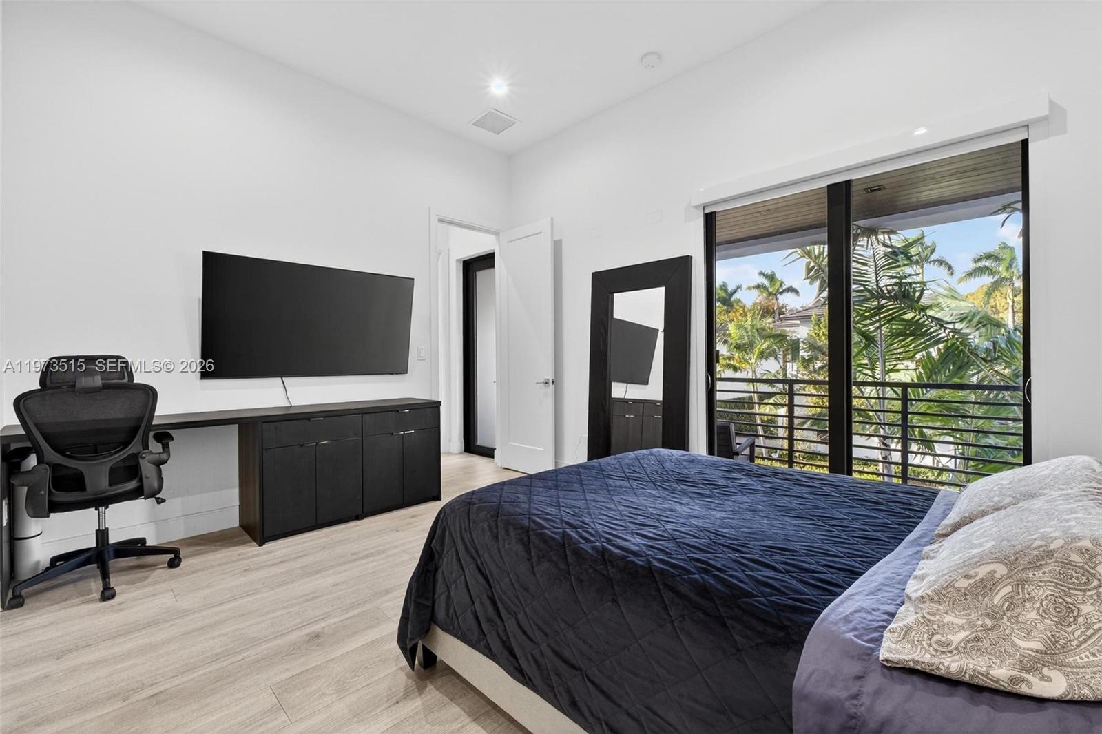 DOWNTOWN DORAL SOUTH PHAS - Residential