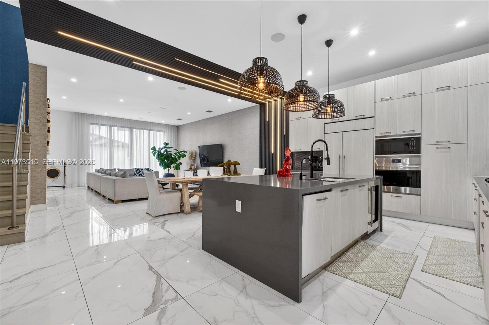 DOWNTOWN DORAL SOUTH PHAS - Residential