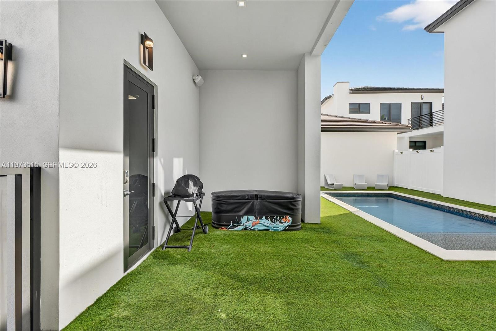 DOWNTOWN DORAL SOUTH PHAS - Residential