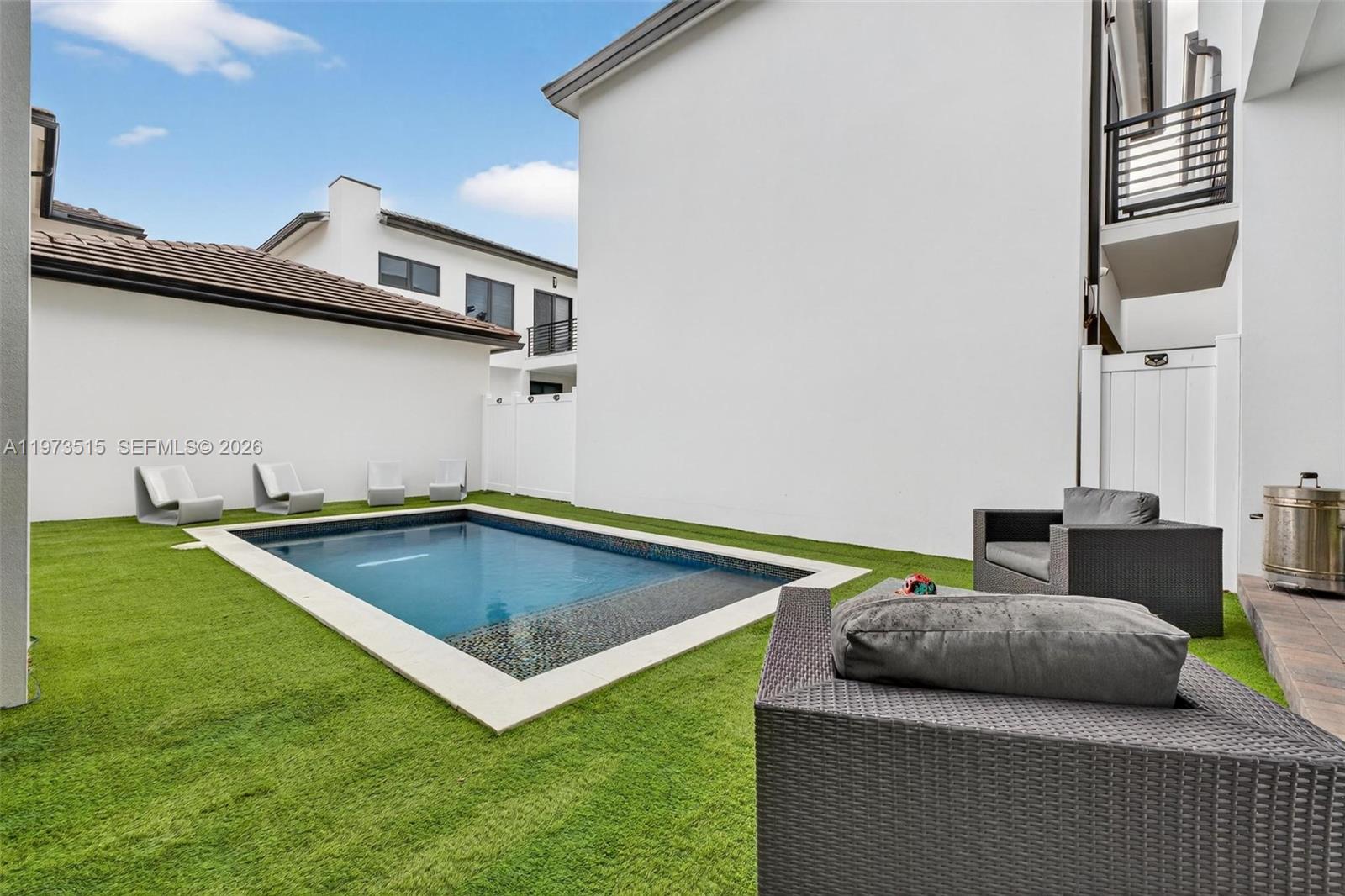 DOWNTOWN DORAL SOUTH PHAS - Residential