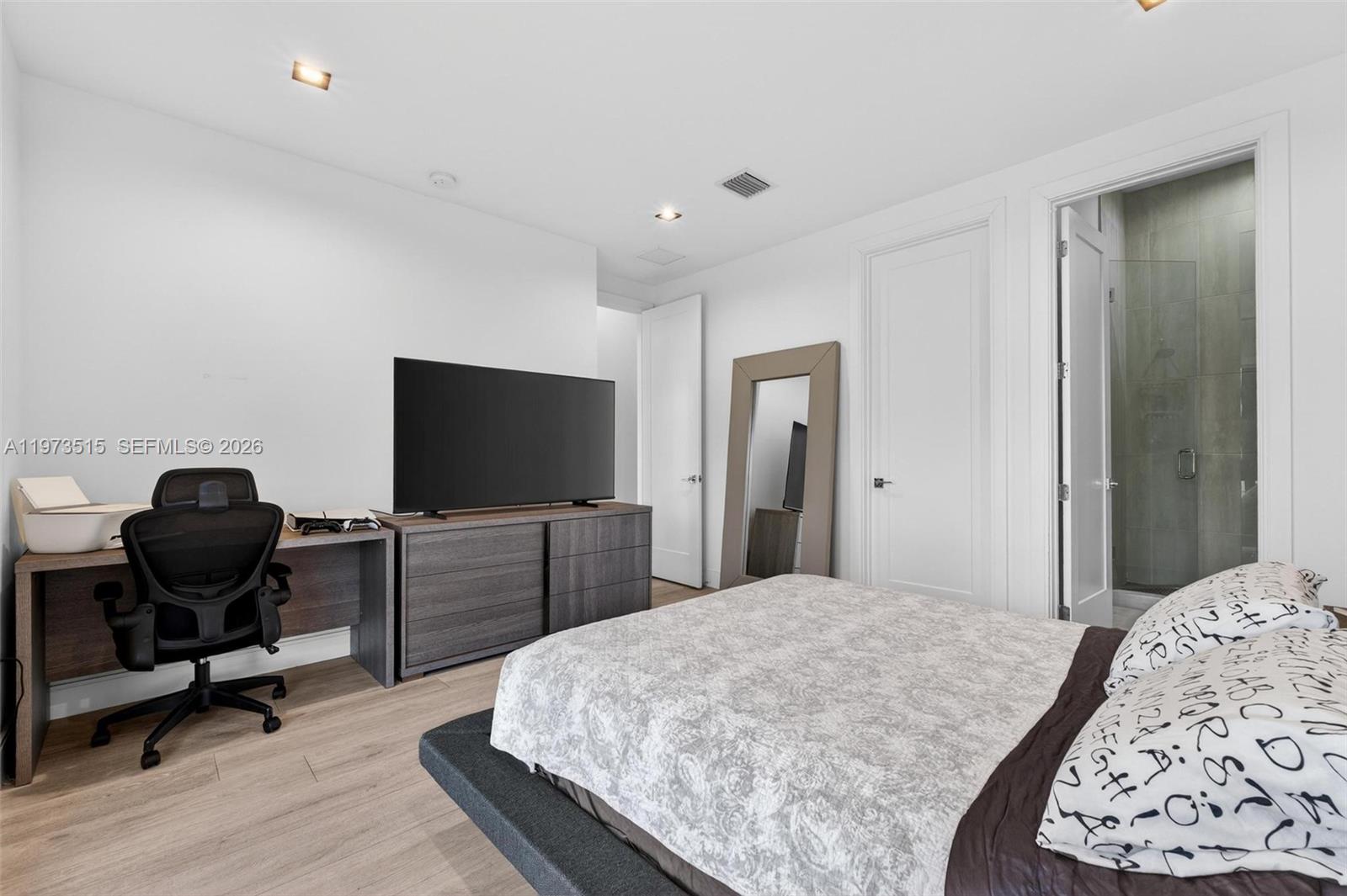 DOWNTOWN DORAL SOUTH PHAS - Residential