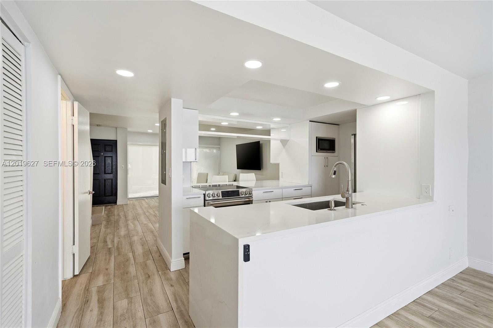 LEEWARD POINT CONDO - Residential