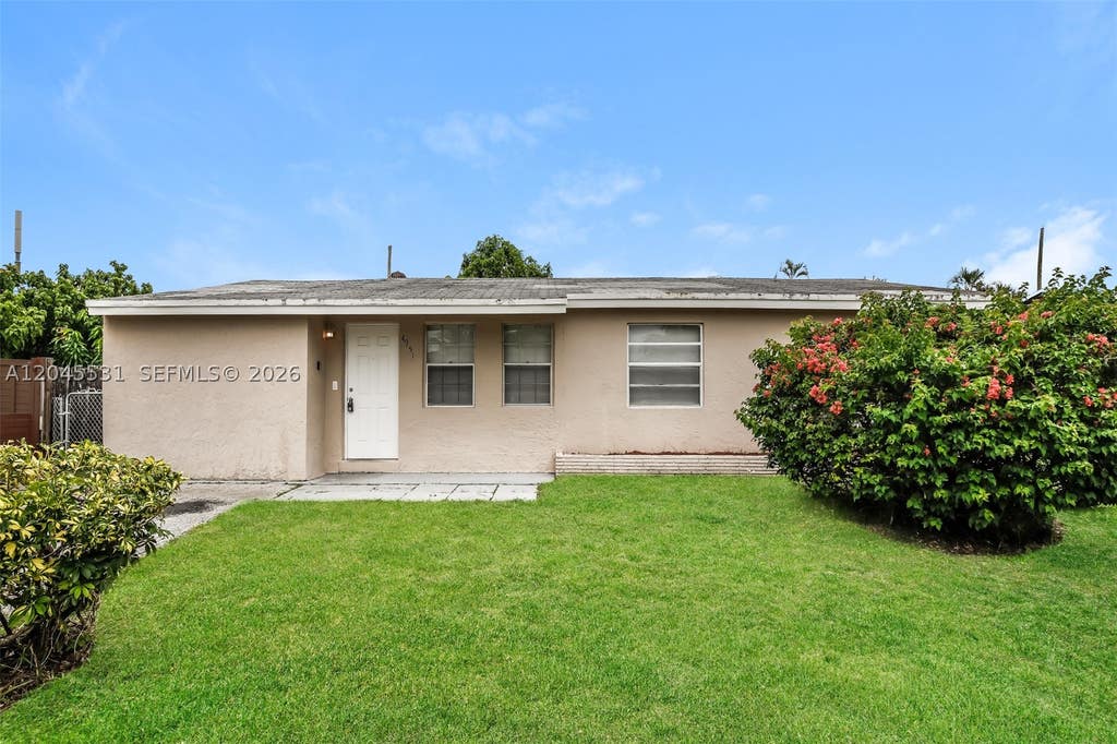 Photo of 4951 SW 16th St, Plantation, FL 33317 (MLS # A12045531)
