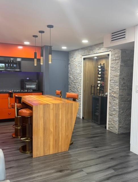 YOLANDA VILLAS CONDO - Residential