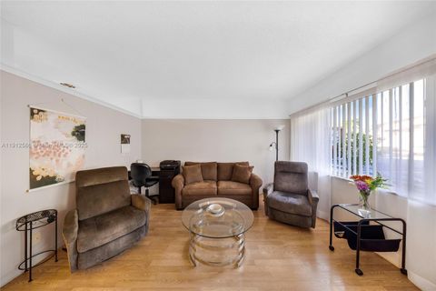 Photo of 900 SW 10th Ter #8S, Hallandale Beach, FL 33009 (MLS # A11912586)