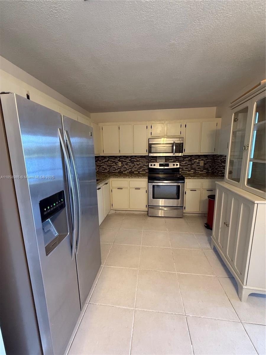 PEMBROKE POINTE SECTION T - Residential Lease