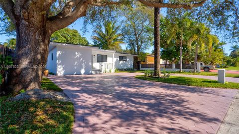 315 NE 160th Ter Miami FL 33162