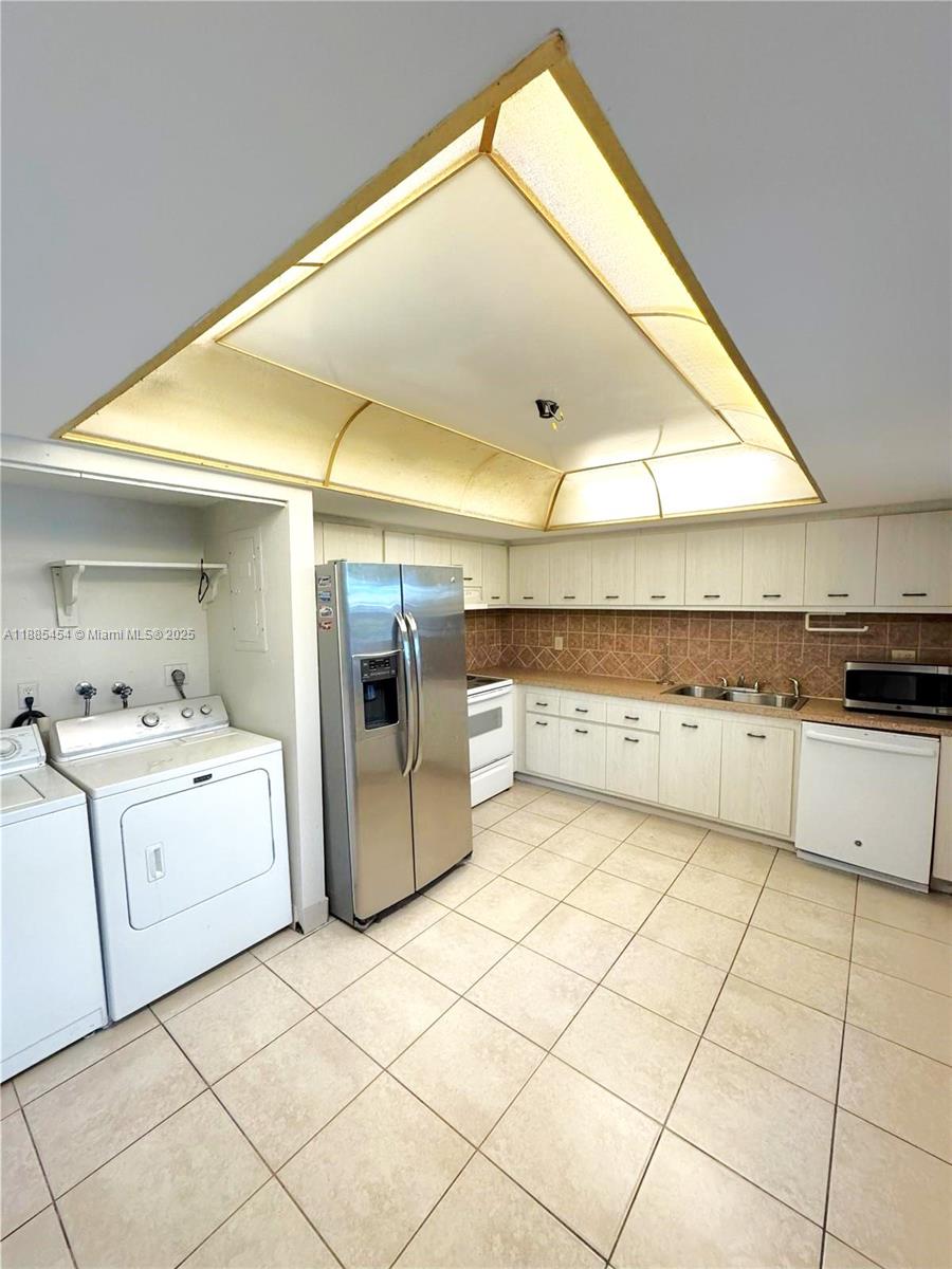 APPLE CREEK - Residential