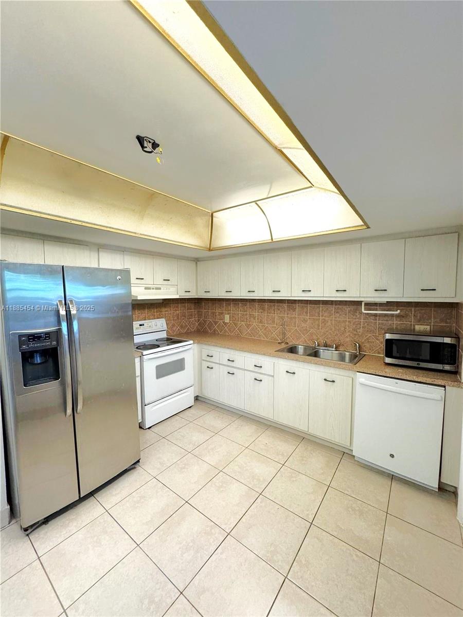 APPLE CREEK - Residential