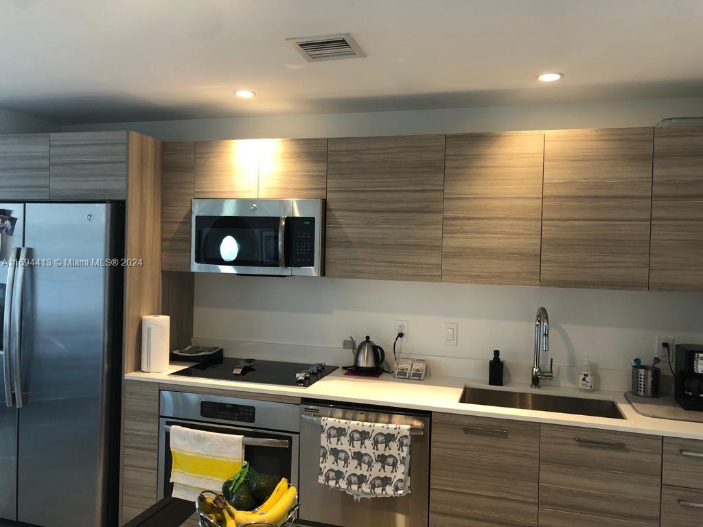 121 NE 34th St 2514