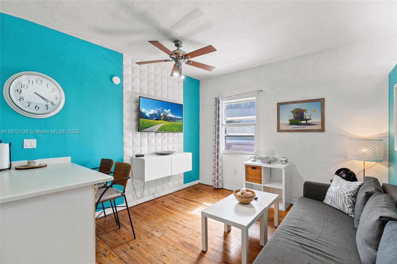 1100 Collins Ave 211