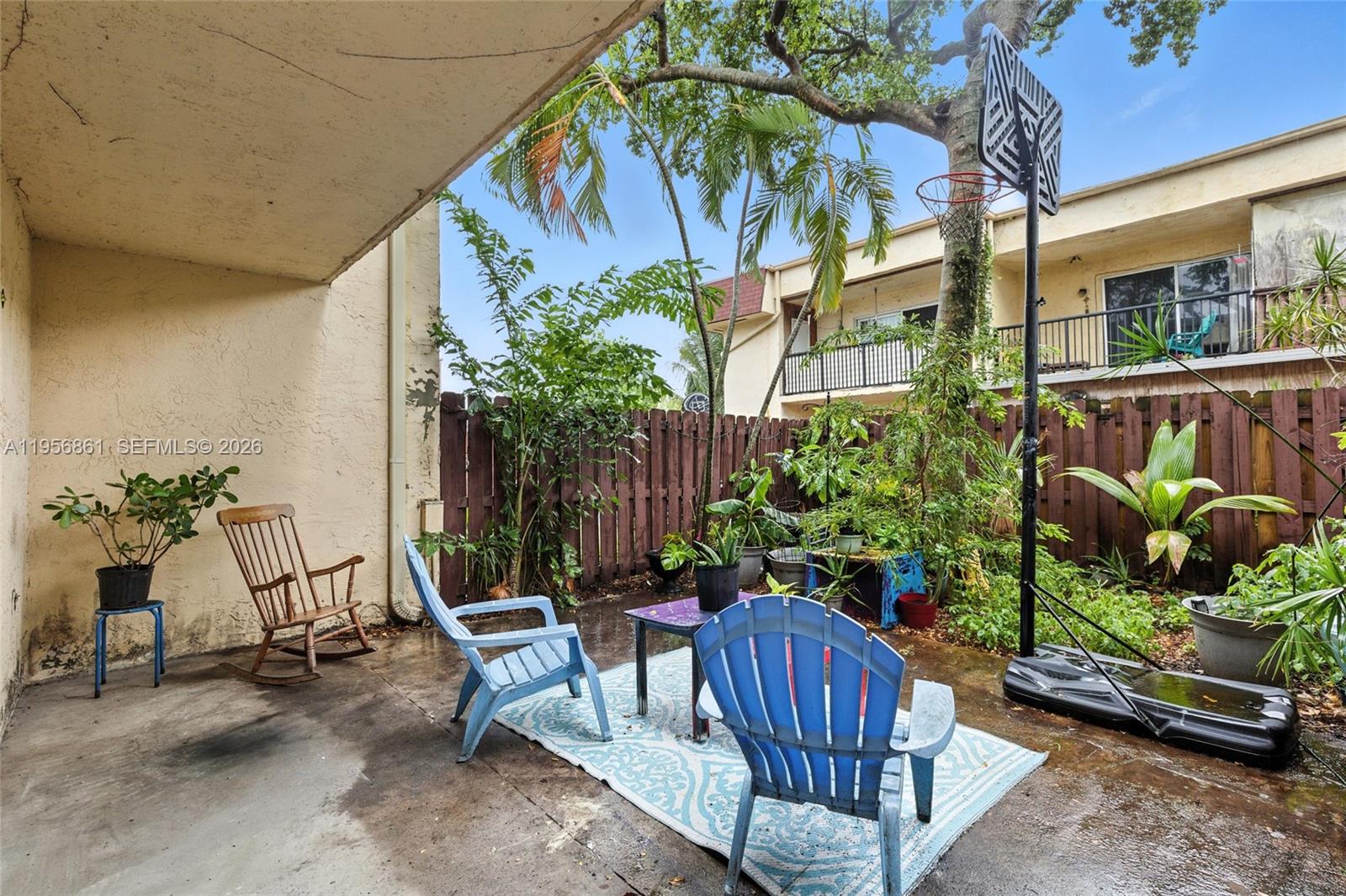 BRENTWOOD WEST TOWNHOUSES - Residential