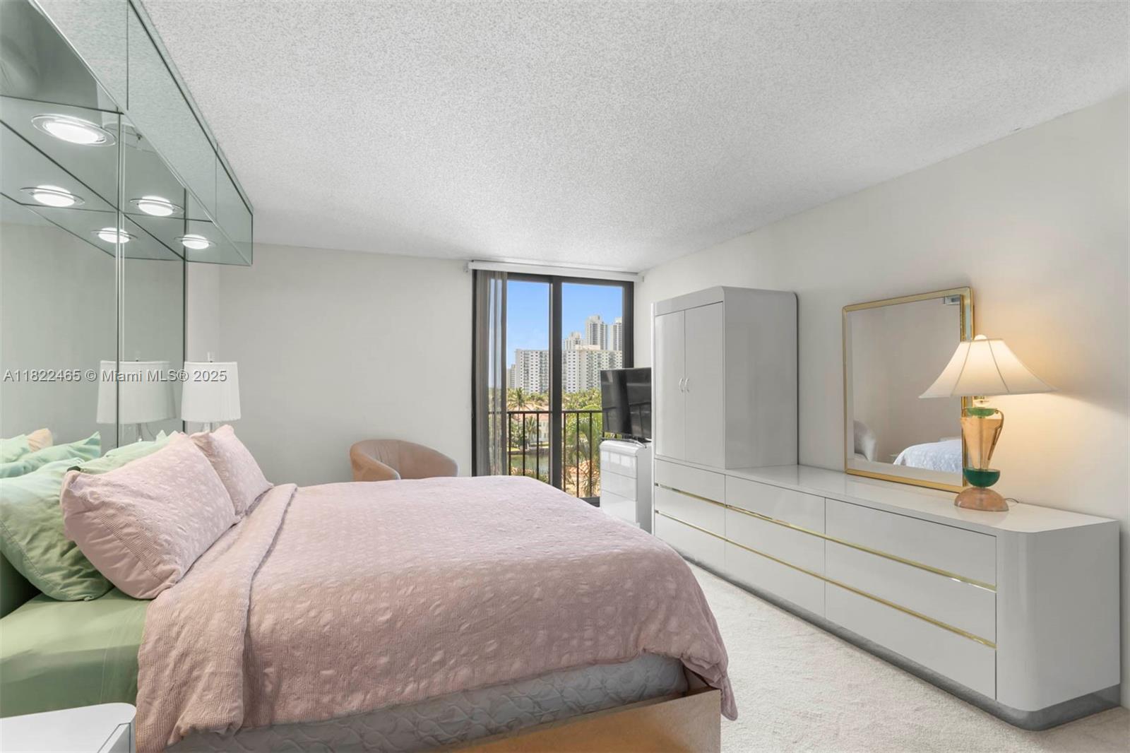 TURNBERRY ISLE SOUTH COND - Residential