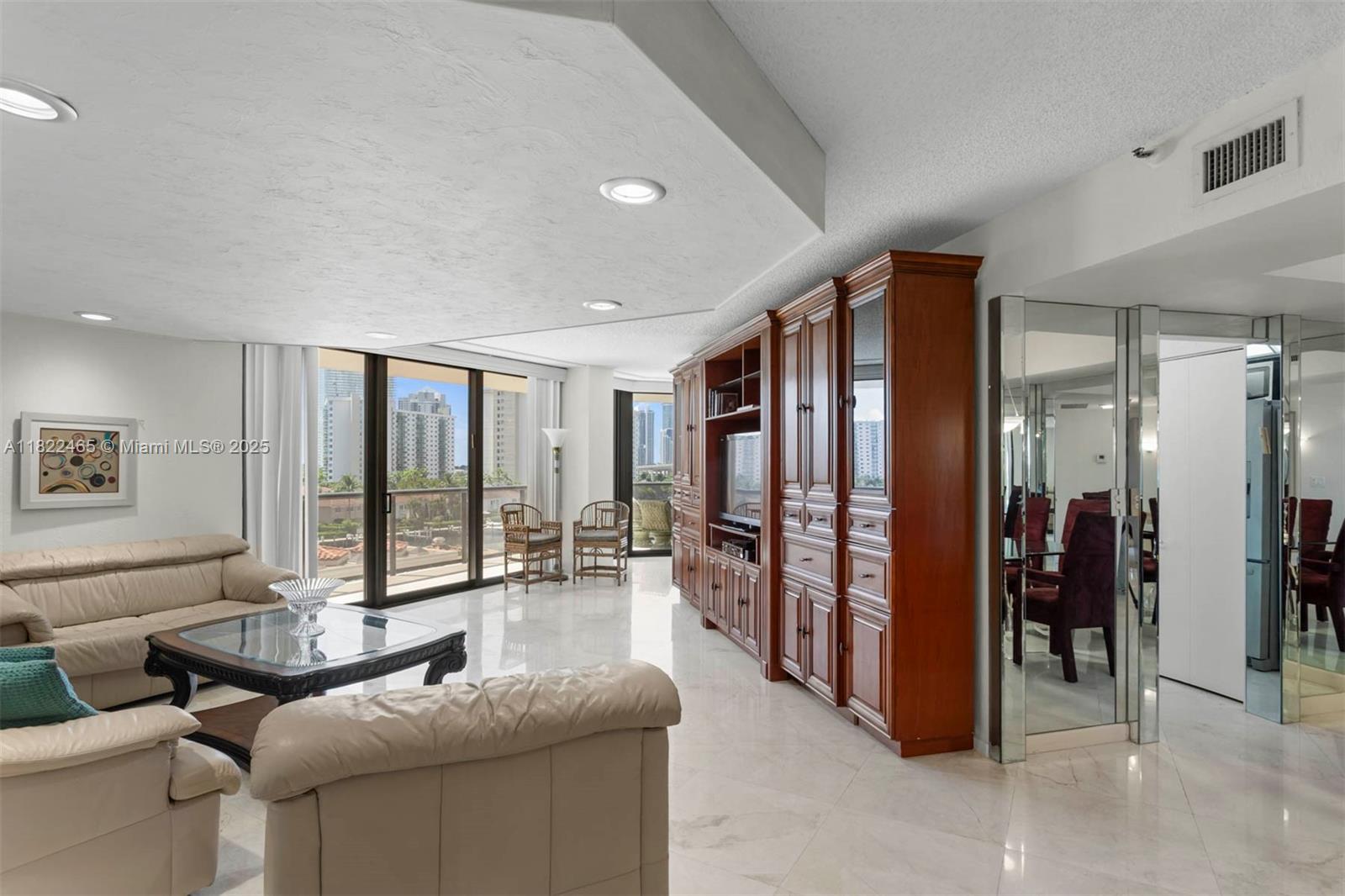 TURNBERRY ISLE SOUTH COND - Residential