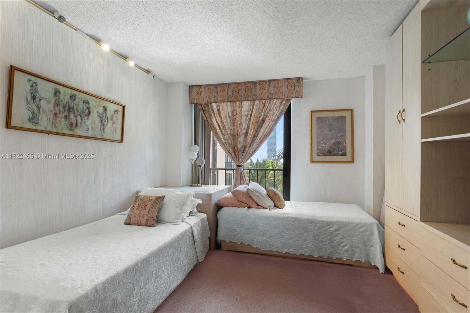 TURNBERRY ISLE SOUTH COND - Residential