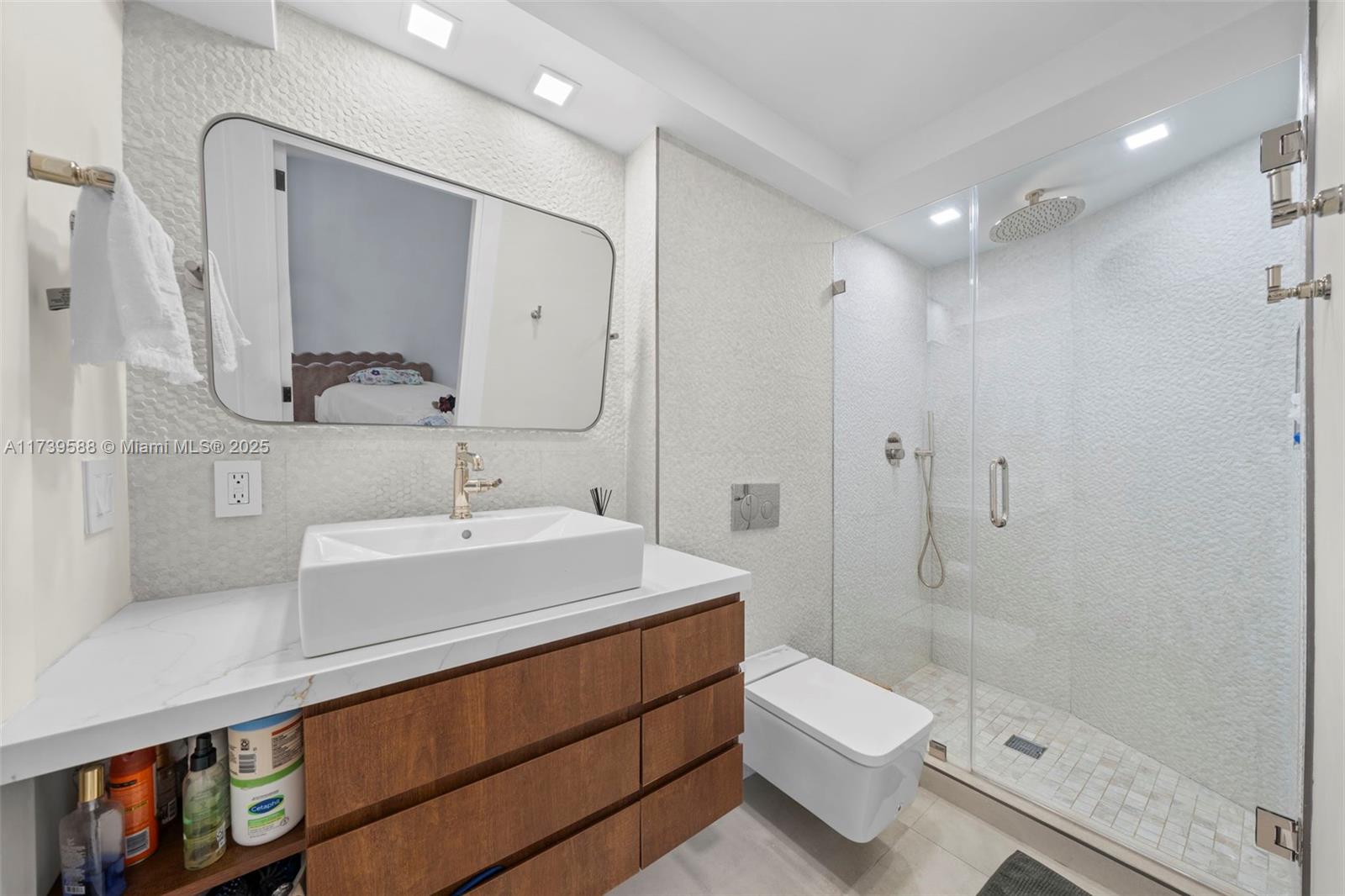 TOWERS OF KEY BISCAYNE CO - Residential